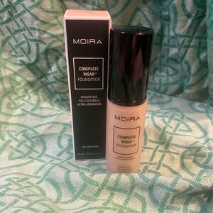 Moira Complete Wear Foundation Ultra Coverage Weightless - #100 Light Ivory